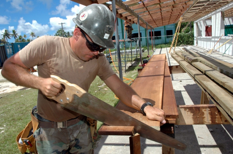 charpentier-FONTAN-min_worker_construction_building_carpenter_male_job_build_helmet-893290